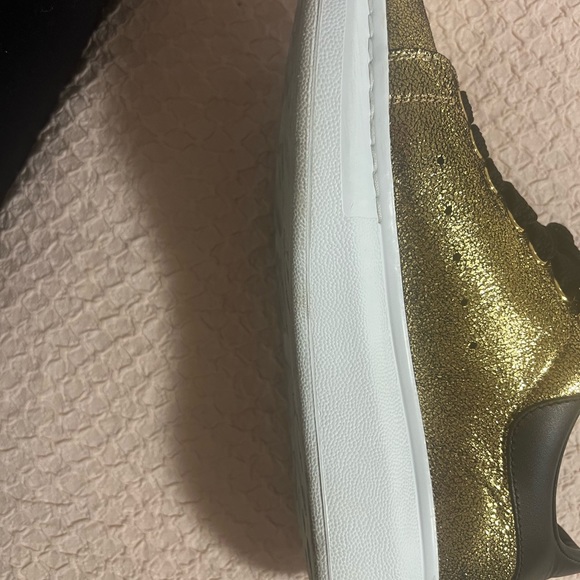 Alexander McQueen oversized trainers - Picture 11 of 11